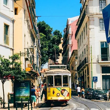 Graca Break With Balcony ליסבון