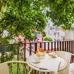 Graca Break With Balcony