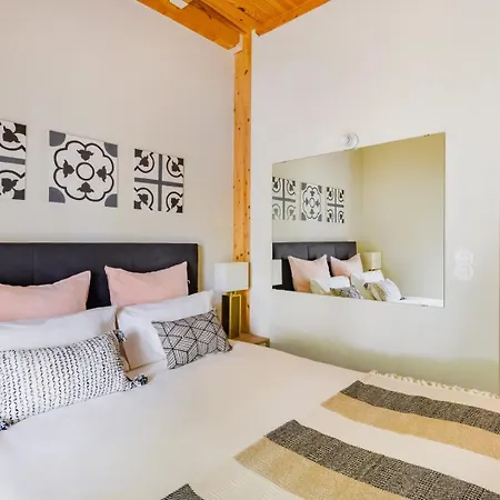 Апартаменти Graca Break With Balcony Лісабон