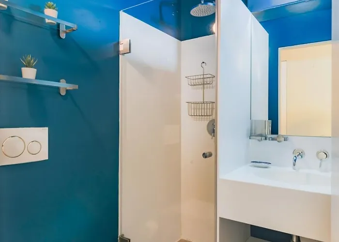 Graca Break With Balcony شقة